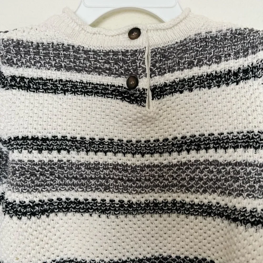 Kids striped gray/black white sweater size 18-24